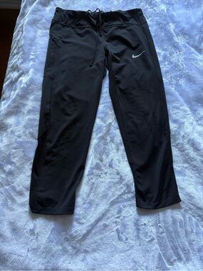 Nike Black Cropped Performance Leggings MEDIUM. Look at measurements in pics